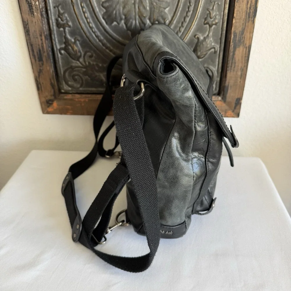 The Sak Ventura Womens Bag Black‎ Gray Leather Magnetic Snap Purse Backpack